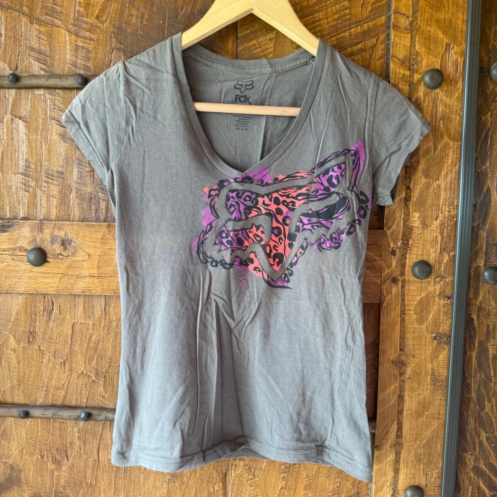 Fox Y2K T-Shirt Womens Small Grey V-Neck Leopard Graphic Short Sleeve Streetwear